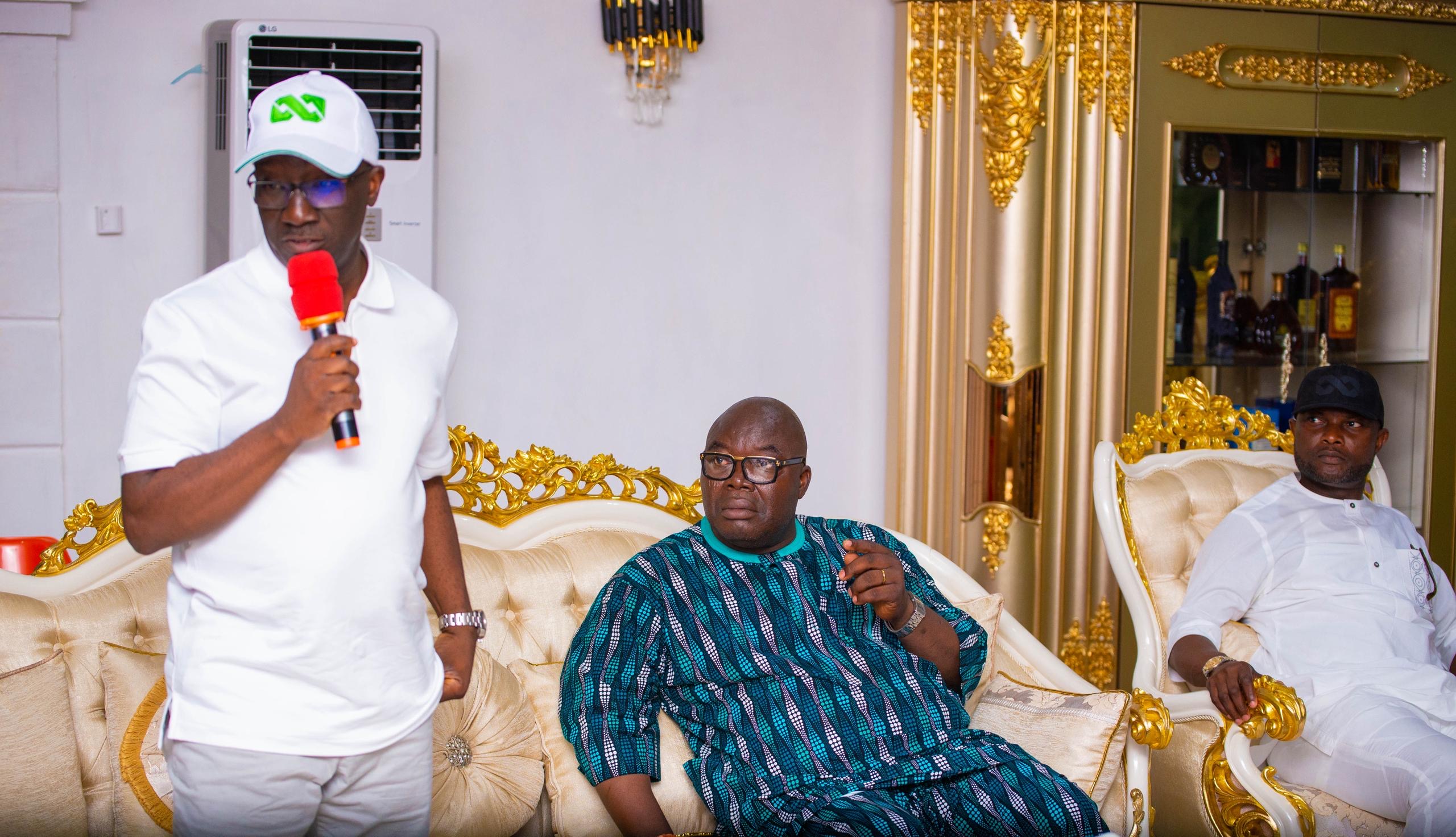 Gov. Okpebholo Leads APC Delegation on Condolence Visit to Okao of Ologbo