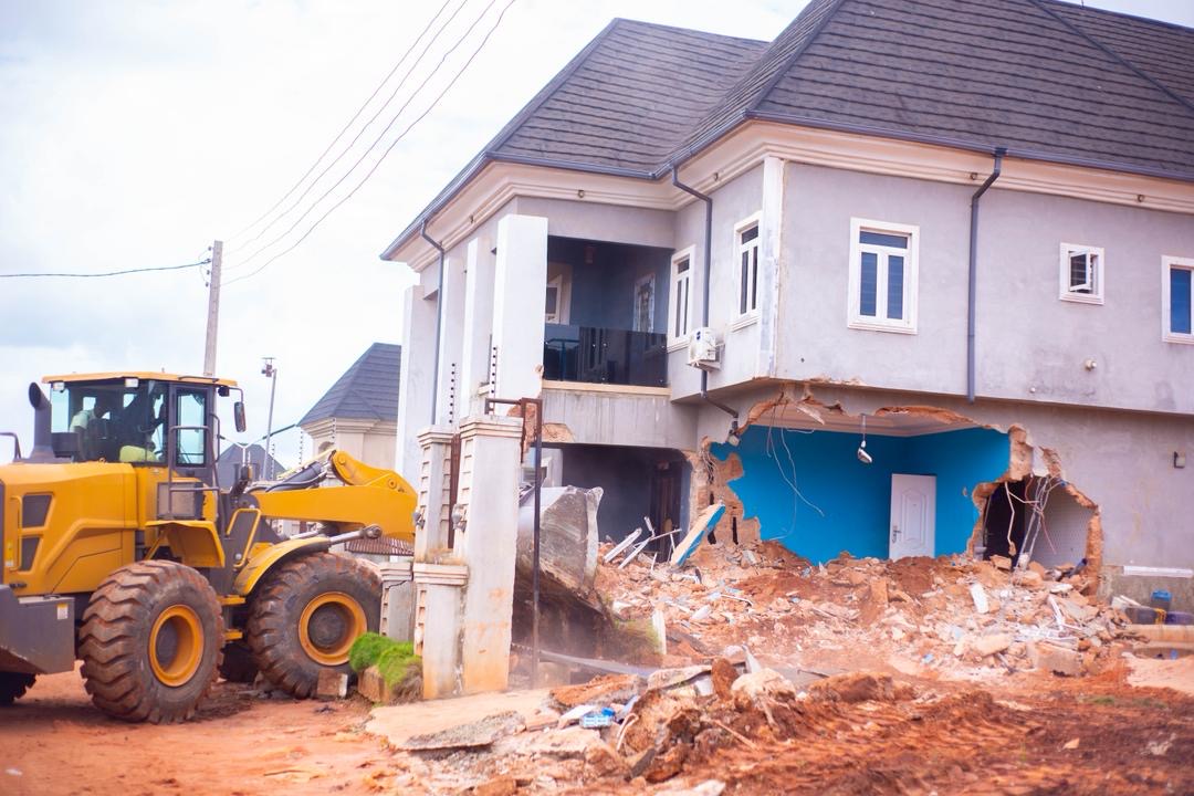 Kidnap Syndicate Kingpin Arrested in Uromi, Suspect’s House Demolished