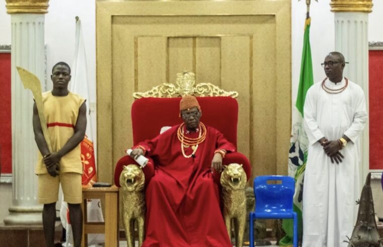 Oba Ewuare II Suspends Royal Praise Singers, Strips Leader of Title Over Igbinedion Performance