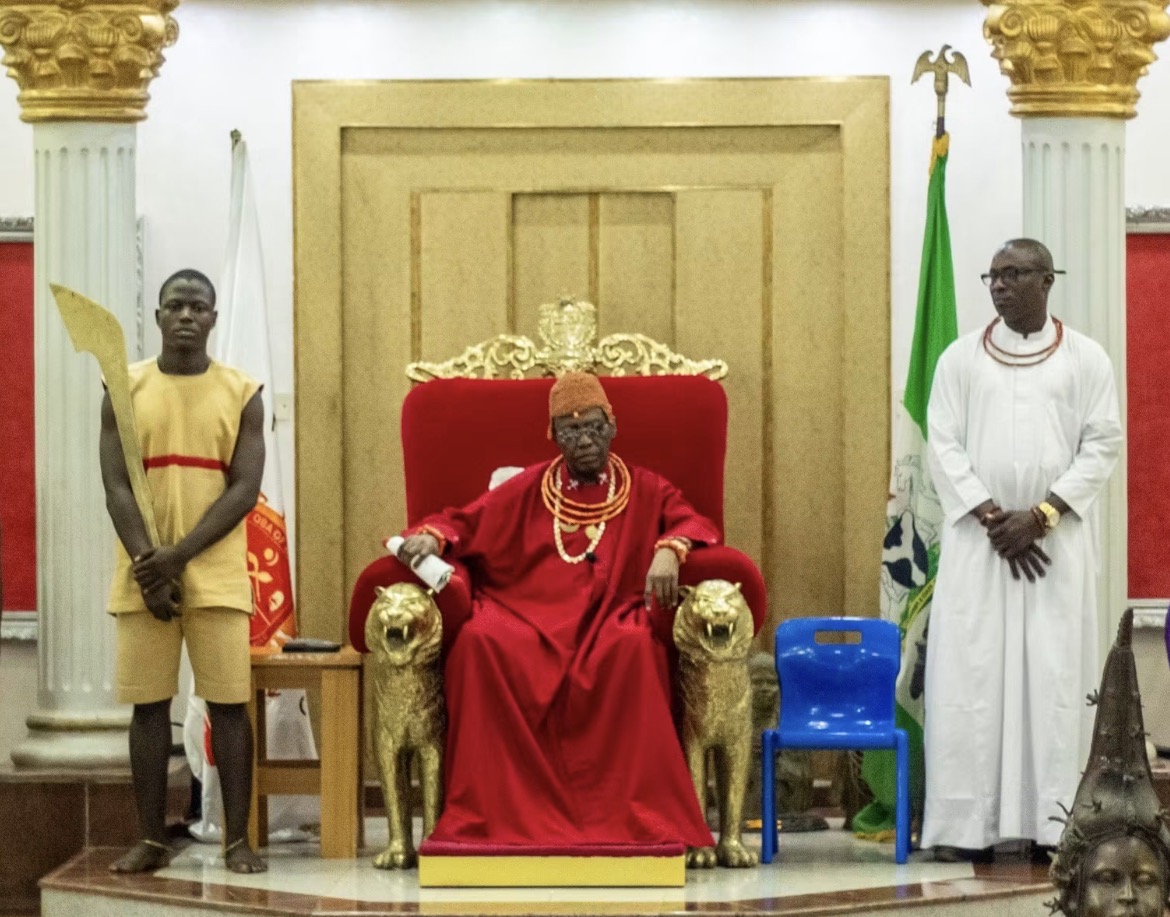 Oba Ewuare II Suspends Royal Praise Singers, Strips Leader of Title Over Igbinedion Performance