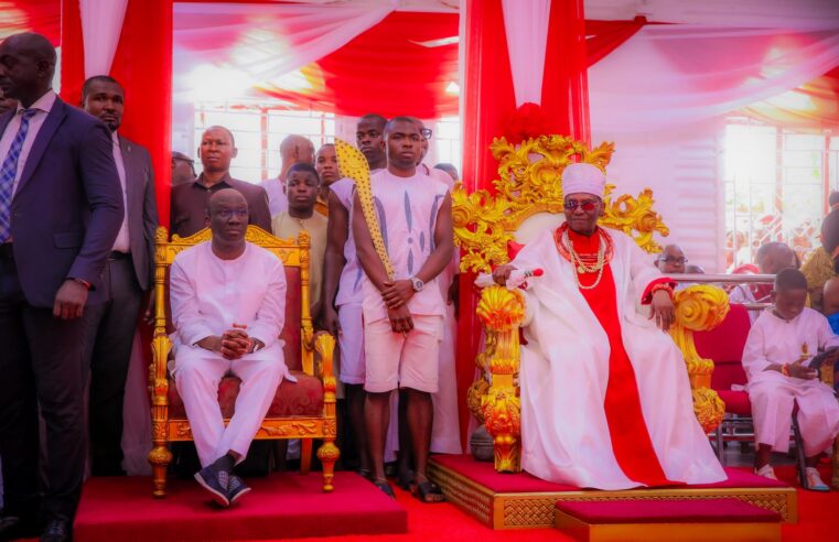 Okpebholo Joins Dignitaries at Holy Aruosa to Celebrate Oba Ewuare II’s 10th Coronation Anniversary