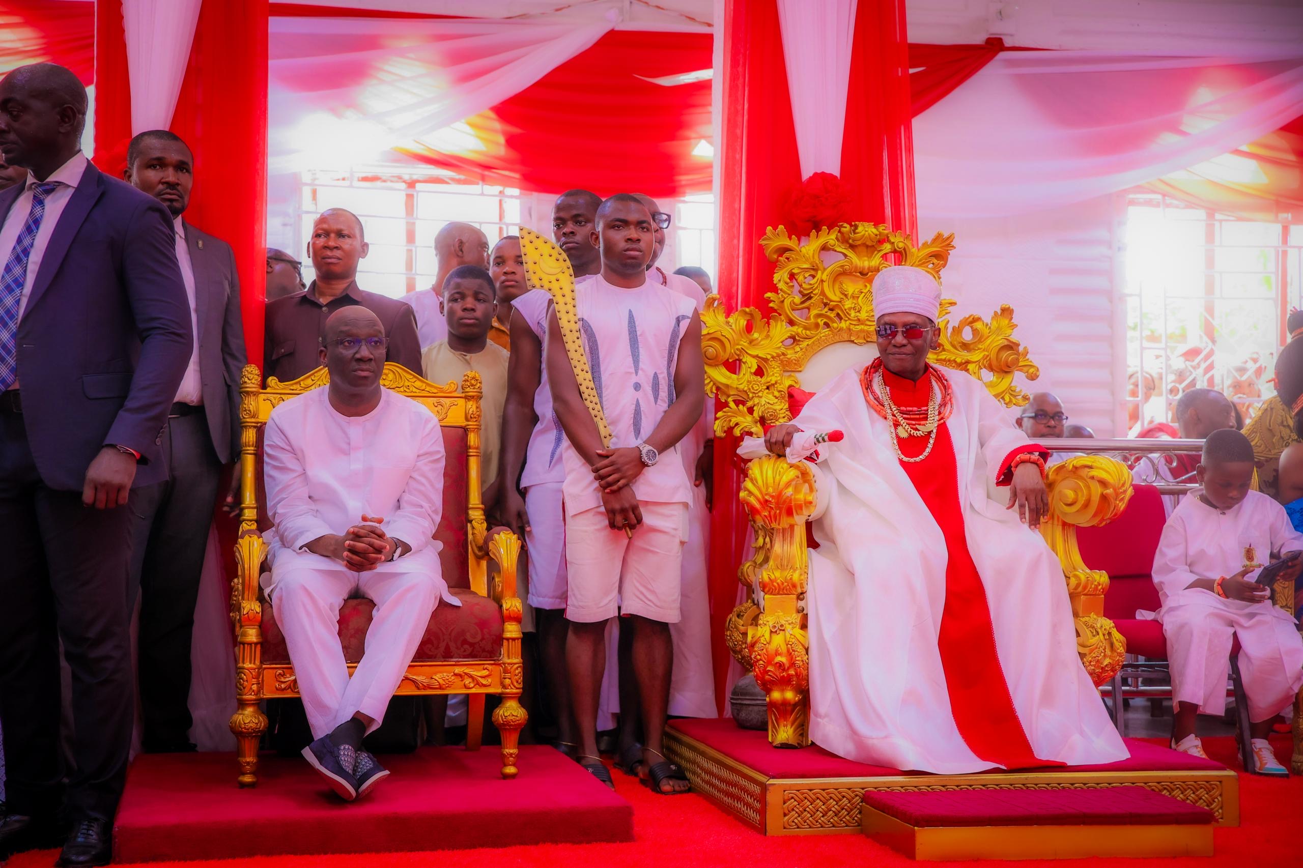 Okpebholo Joins Dignitaries at Holy Aruosa to Celebrate Oba Ewuare II’s 10th Coronation Anniversary